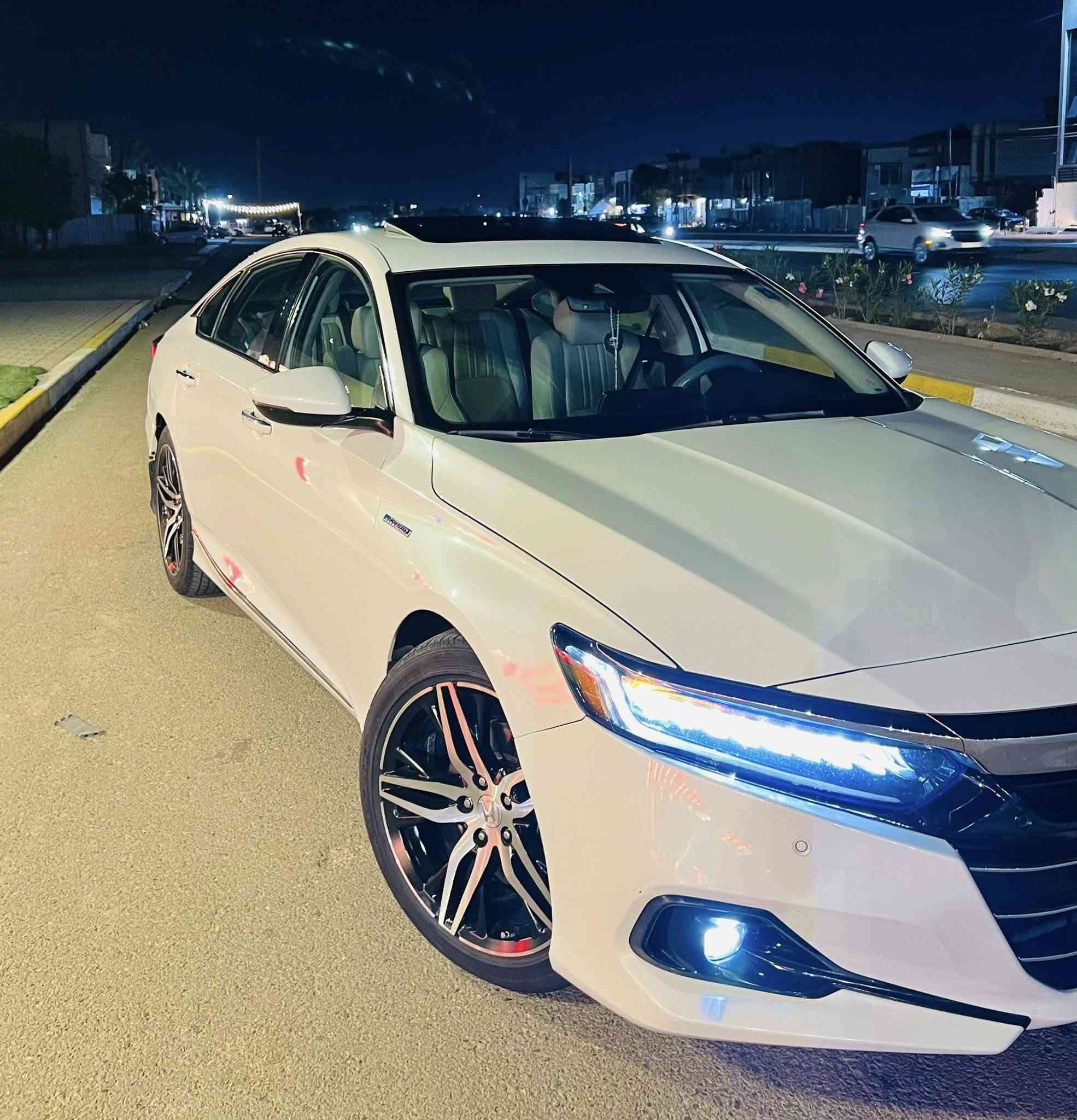السلام عليكم 
من رخصه الادمن المحترم 

Honda Accord Hybrid Touring2022
وارد امريكي حادثها مال امريكا چاملغ خلفي وراجع بارد فقط وهنا بالعراق انطخ عندي الحافه مال البنيد بدون دواخل وبدون كلشي صار بالبنيد تكحيل على گد ٤ اصابع كرت ممبين
فول مواصفات معروفه مواصفات التورنگ السياره ماشيه 80,000mail
فتحه سلايد روف طگتين 
بصمه ابواب +بصمه صندوق +بصمه تشغيل +تشغيل عن بعد +فول نضام ترحيب 
حساسات اماميه +حساسات خلفيه 
كاميرا دواره 
+كامره محيطيه 
رادار +تحديد مسار +سياقه ذاتيه 
اشاير بالمري 
Ledليلي +Ledنهاري 
لايتات زينون 
كراسي كهرباء كرسي السائق والي بصفه 
كراسي جلد 
كراسي الاماميه تدفئه وتبريد 
الكراسي الخلفيه تدفئه 
مناخ منفصل 
شاشه Hud بالزجاجه الاماميه تقره 
ثلاث وضعيات قياده 
ابل كار بلاي +اندرويد اوتو 
ويل كب بلادي حجم ١٩ 
مساعد اصطفاف 
كروزات سرعه 
السعر 17,500$ وبيها مجال للشراي للاستفسار اكثر 
*********** واتساب 
***********رصيد 
اخوكم عبدالله

