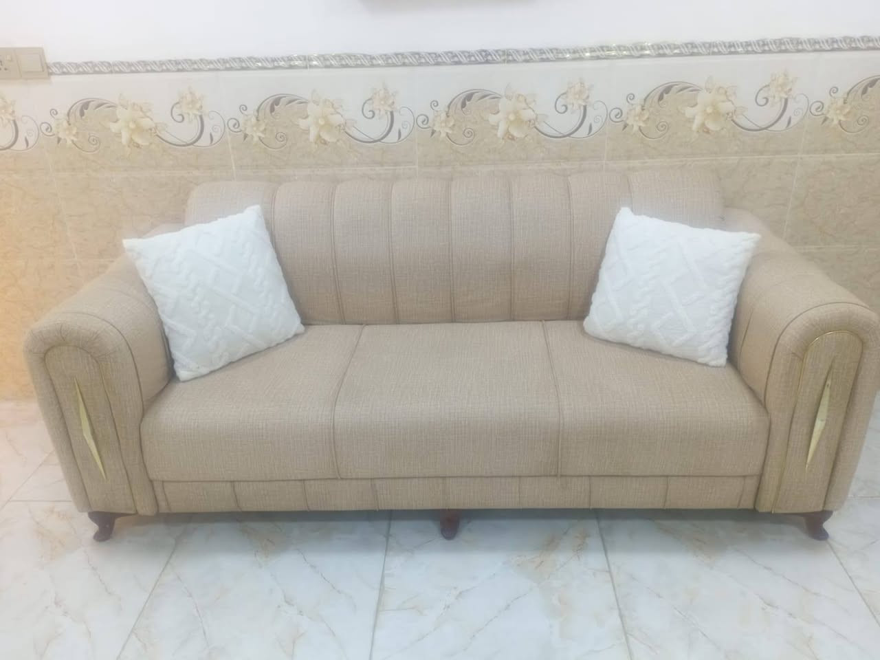 سلام عليكم تخم للبيع نضيف جدا صاله شهر من فصلته محد كاعد عليه سخط ما بيه تسكام 8  الشراي يتصل بلرقم ويدلل وتساب موجود *********** مكان بغداد البياع
