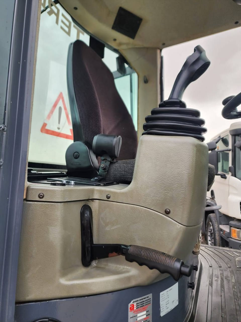 للبيع شفل تركس حجم 120
موديل 2015
بم ونوزل
قفل كيله 
دكمه طسه 
منفيست ورقم كاتي 
***********
***********
ابو سيفر 
الشراي يتصل
