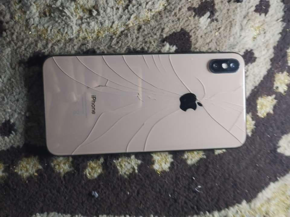 ايفون اكس ماكس للمراوس وانطي فرق بأيفون فقط مامفتوح اتصل ‭0784 025 1185‬
