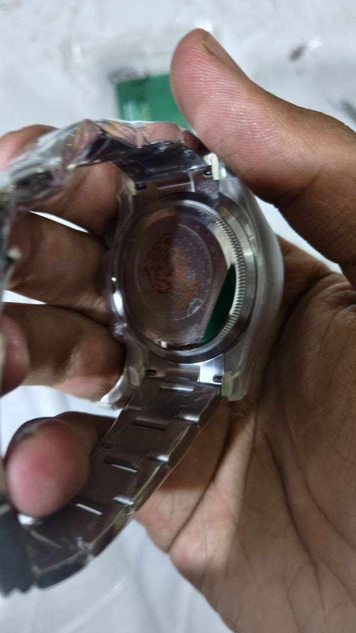 ساعه رولكس دايتونه مكينه سويسري صور مكينه موجود بل مشنور سعر 300وشراي يجي خاص واتساب ***********
