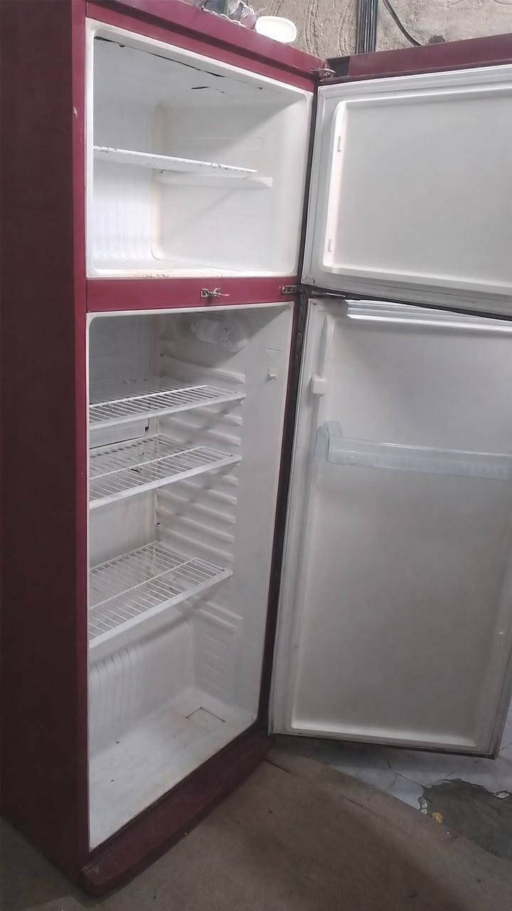 ثلاجه للبيع حجم كبير عوزه ماطور بس سعره 75 وبيه مجال


**إذا كنت صاحب هذا الإعلان وتريد حذفه لأي سبب، رجاءا أرسل رسالة إلى الدعم الفني**