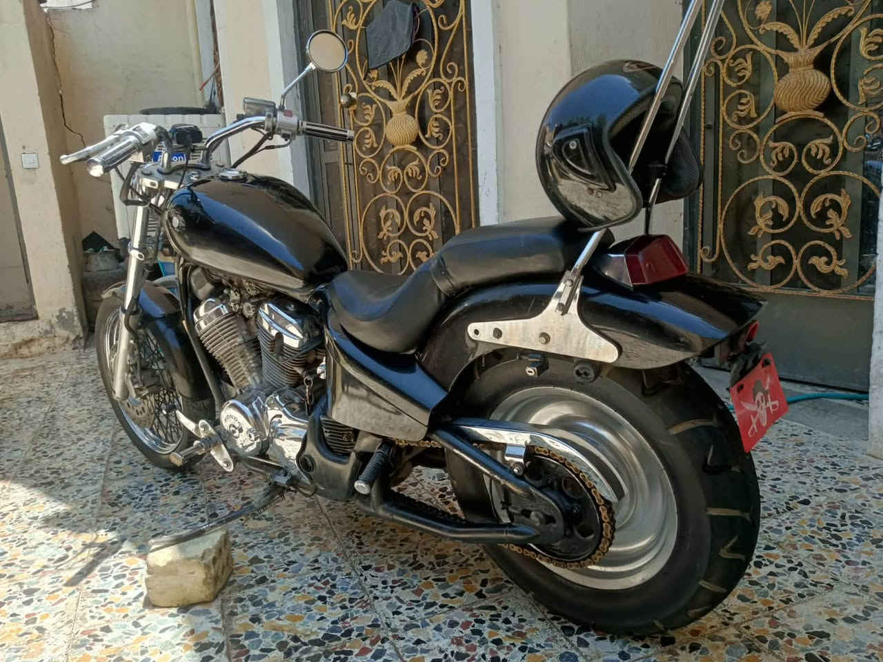 سلام عليكم هوندا ستد 400 دراجة  اوراق كامله موديل 2002
شلعه معدل بطناش 321
مكان واسط .صويرة . ***********
السعر مليون و150 قفل 
اخوان الميشتري ليتعبني
