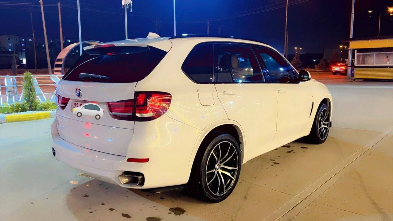BMW (X5) 
ابيض ثلجي 
  موديل 2017
‎وارد الماني كلين  بدون حادث  
‎محرك كير ما مفتوح 
‎بدون اي نقص جديده جدا
 ديزل ( كاز ) ‎المواصفات : 6 سلندر 
‎/ تون تيربو /
‎ بانوراما
‎داتا شو
‎ / نظام ملاحة 
‎/ بصمة 
‎/ داخل قرميدي جلد
‎ / بصمة 
‎/ كراسي امامية كهرباء وخزن ميموري /
‎ / جنطة كهرباء /
لايت متحرك مع الستيرن‎  LED 
‎/ ٤ انظمة قيادة 
‎/ هند بريك دكمة 
‎/ ٣ قطع تبريد مركزي 
‎/ اوتو هولد 
‎/ حساس امامي خلفي
‎ / مانع انحدار 
‎/ مانع انزلاق 
‎/ ماوس تحكم بالشاشة 
‎/ كامرة دوارة 
‎/ اطفاء ذاتي 
‎/ داخل صاج 
‎/ مري شفط 
‎/ شفتات سرعة 
کشن بارد حار ‌‌‌‌فول فول مواسفات /
‎/ تحكم ستيرن كهرباء 
‎رقم اربيل الدولي بأسمي
 ***********  ‎مكاني اربيل 205 ورقە أربيل, العراق
