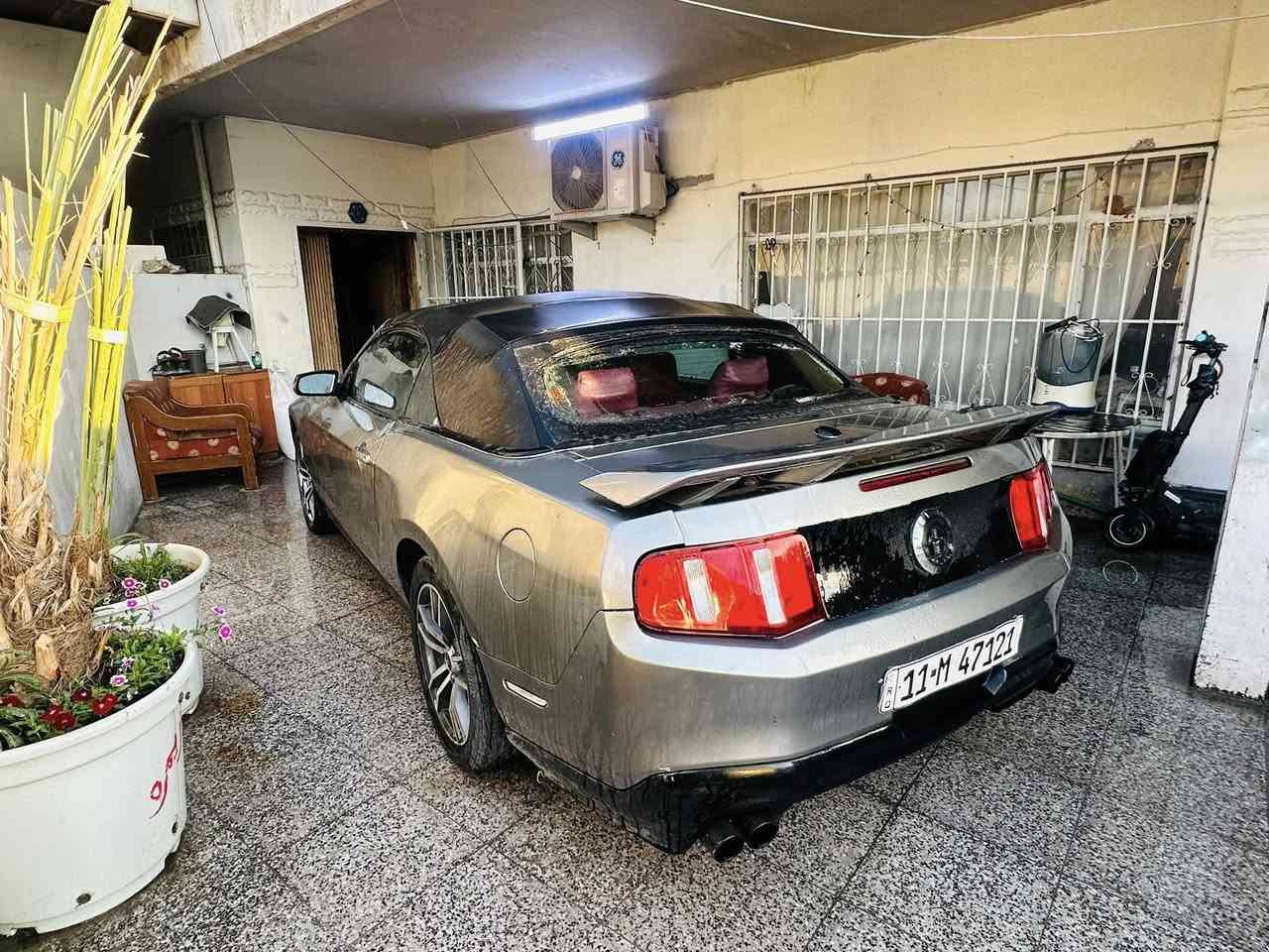 سلام عليكم للبيع مستعجل. 
موستنك موديل 2012 بريم فول مواصفات 
مكينه 6 سلندر 3700 مكينه كير جدد. 
كشف شغال جام 4 اوتو. 
كشنات كهرباء دشبول 7 الوان. 
رقم بغداد نكليزي تحويل مباشر
بيها صبغ قطع ابيع حزام دواخل مكفوله
سياره وارد امريكي ضرر جوملغ خلفي فقط. 
سياره بيها صدر الأمامي 70 بل 100 
كهربائيات سياره كلها ع شركه ومابيها شي ميشتغل. 
سعر 63 وبيها مجال للشراي مكان سياره بغداد حي الجامعه رقمي ***********
