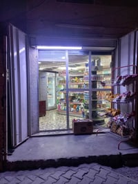 اسواق كامل للبيع مكانه بغداد باب الشرقي          برادات عدد 2 uger  بط...