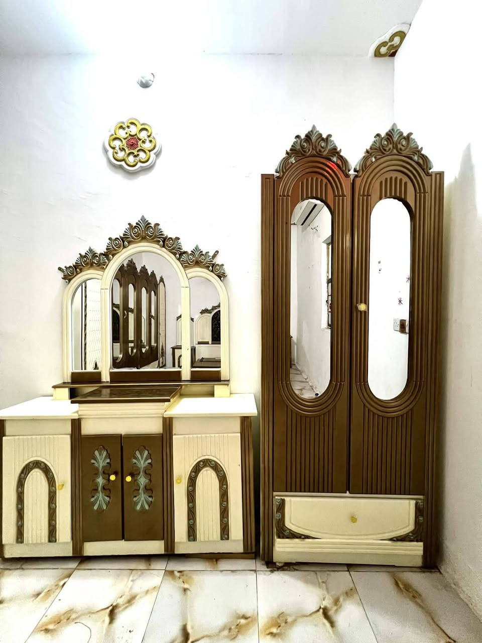 غرفه.  نجاره عراقي.  تصميم تركي.   نضيفه.    
ستعمال قليل.    
البيع.    او مرارس.  بغرفه ازغر سعر البيع مليون و ربع 
حسب القناعه.   
المكان. الناصريه اسكان الصناعي.


**إذا كنت صاحب هذا الإعلان وتريد حذفه لأي سبب، رجاءا أرسل رسالة إلى الدعم الفني**