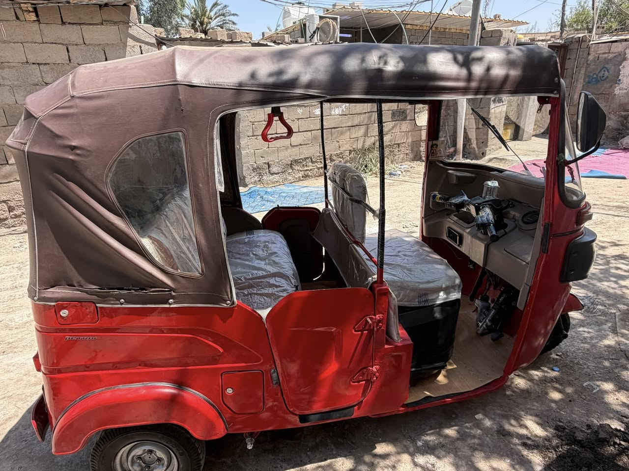 تكتك موديل22 شهر8  مجفته ولفات وزنجيل مكينه ناعمه مابيها صوت تكتك كامله مكمله انه مداريه ع ايدي عندي ظرف ومستعجل ع بيعتها السعر 7ملايين و250وبيها مجال لشراي العنوان البصره المعقل قرب فلكه الساعه الرقم ***********
