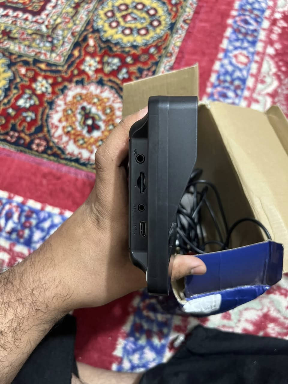 سلام وعليكم شاشه سياره بهاذ الشكل كلش قويه وماركه معروفه تنربط على جداحه وبيها بلوتوث اكتبولنه سعر وبلعافيه اعلى سعر ابيع للاستفسار واتساب ***********
