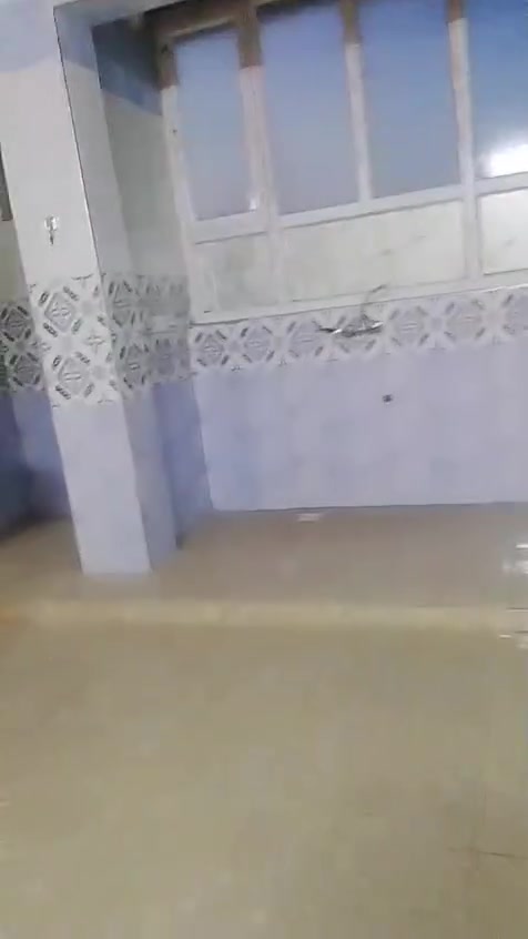 ⭕️ شقه للايجار طابق ثاني في حي الشهداء
 نهايه شارع الفين بناء حديث سيراميك وترتيب
 غرفتين وباقي التفاصيل بالفيديو ⤵️ 

 يجارة 175 ألف 
***********
