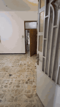 دار للبيع المساحه ٧٢متر في قطاع ١٠ ش٦٠ مقابيل قطاع١٣ 
يحتوي الدار على استقبال ومطبخ وصحيات و غرفه نوم الطابق الاول اما الطابق الثاني غرفتين نوم وصحيات مع سطح وبيتونه كبيره والدار يحتوي على درجين داخلي وخارجي السعر ١٩٥ قابل للتفاوض الرقم *********** مع العلم البيت جديد الشراي يجيب غراضه للبيت بدون ما يشتغل شي البيت مرمم
