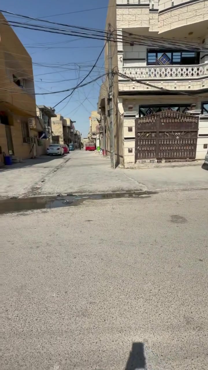 السلام عليكم
50 متر شارع ابو دهن 
واجه 5 نزال10 كامل خدمات 
شراي يتصل ويدلل 
***********
