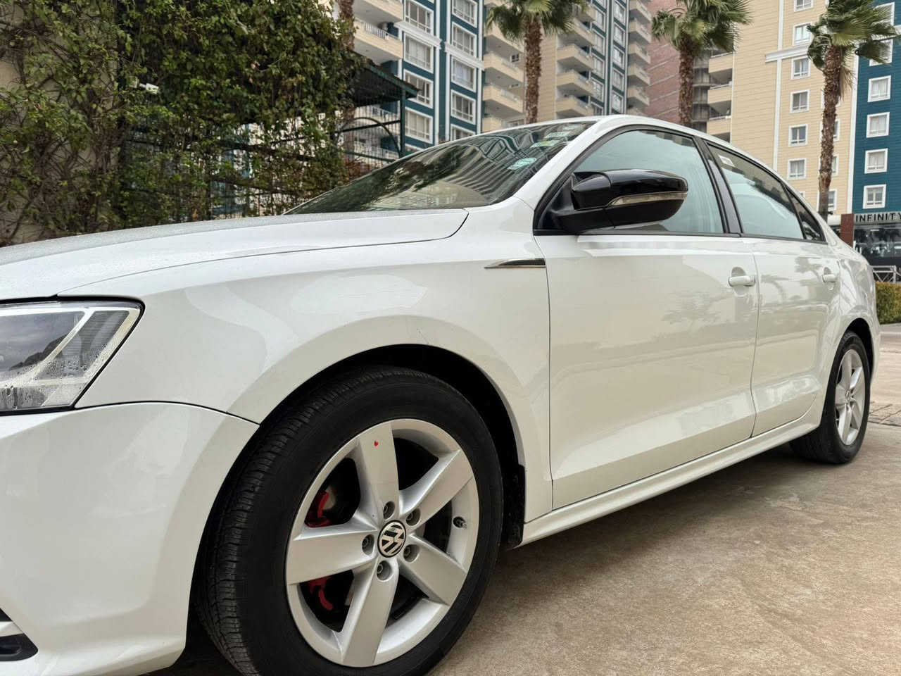 جیتەی خەلیجی ٢٠١٥ شکل ٢٠١٦
مەکینە ٢.٠ بێ تۆربۆی مەرخوب 
سەیارەکی زۆر پاک و بئ مەسروفە سەنەوی و هەموو شتی نوێیە 
سەیارەکە مواسەفاتی زۆر جوانە شاشە و حەساس و ٤ جام کارەبایی ویل کەپ و زۆر مواسەفاتی تر لە خەلیجی دەرەجە ٢ە 
سەیارەکە زۆر پاک ماوەتەوە تەنیا ١٢٠ هەزاری حەقیقی رۆشتوە وە هەموو شتێکی بە شەرتە کوێت پێ باشە فەحسی بکە 
وەکو سبوخ تەنیا ٢ پارجەی سبوخە بئ ناو گرتن جاملخ وە دەرگا پشتەوەی لای سایەق وە ١ بستی بونیتیشی هەیە هەموو ئیرباگەکانی بە شرتە نەتەقیوە دەعمی قورسی نیە لێخشان بوە 
وەکو نرخ داوای ١١٥ وەرەقە لێ دەکەم وە مەجالی هەیە
تەلەفۆن و وەتساپ
*********** أربيل, العراق
