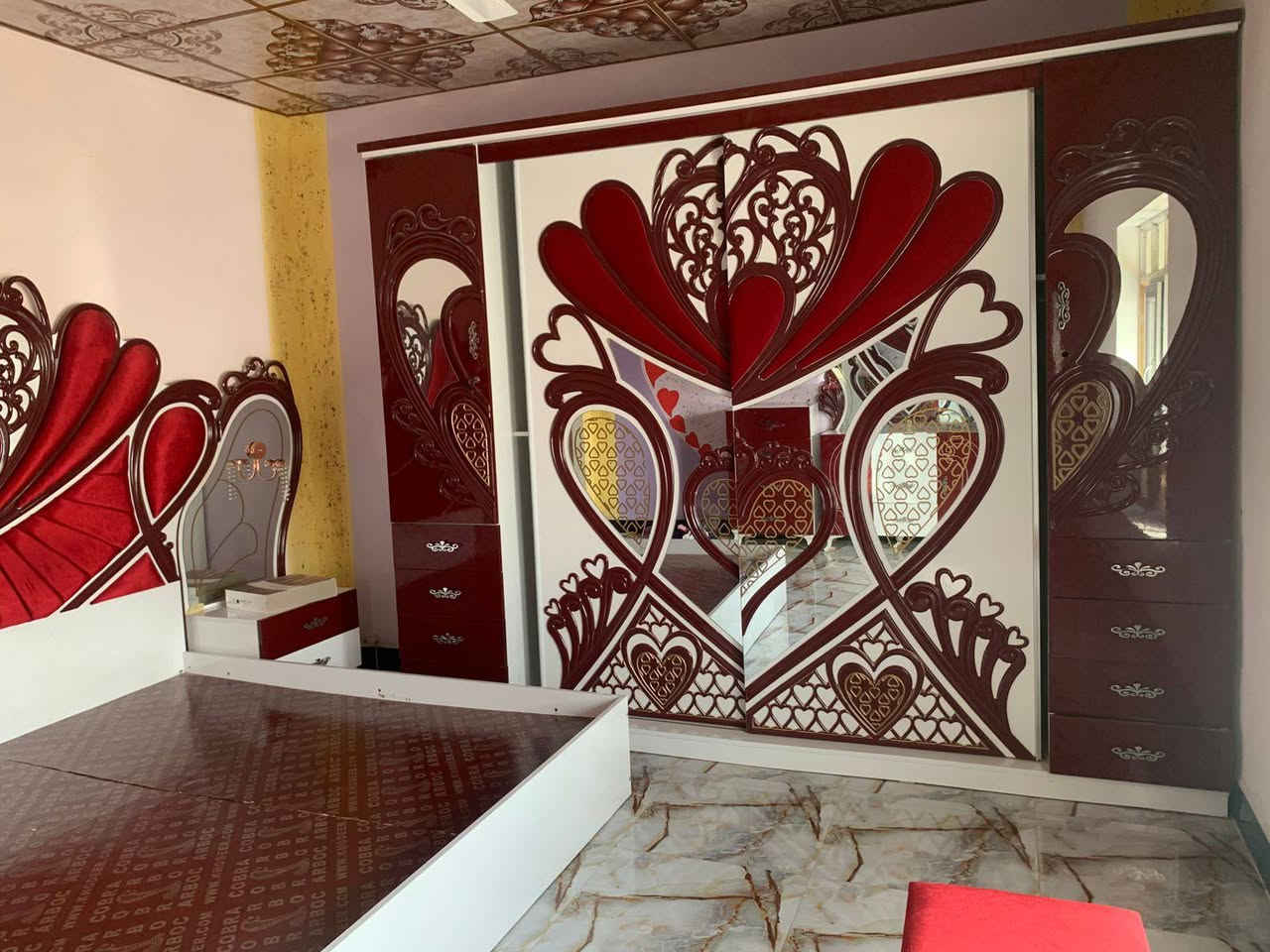 غرفه تركي للبيع ب800 وبيه مجال بسيط 
العنوان البوهيازع


**إذا كنت صاحب هذا الإعلان وتريد حذفه لأي سبب، رجاءا أرسل رسالة إلى الدعم الفني**