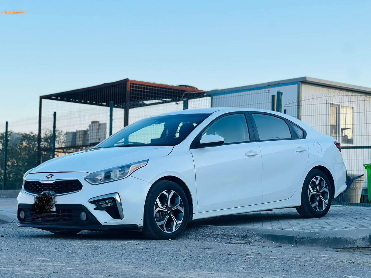 سلام عليكم للبيع فورتي 2021
رقم مثنى وكاله عامه من المعوق 
بيه بس جاملغ امامي امبدل بدون دواخل ولباقي مكفول  
مواصفات شاشه كأمره 3وضعيات قياده تحكم استيرن اشاير بل مري مري شفط 
كير AT
محرك2000ما مفتوح حداديه تبريد تخم تاير كله جديد 
وضع شركه.     السعر 128وبيه مجال 
للستفسار ***********
