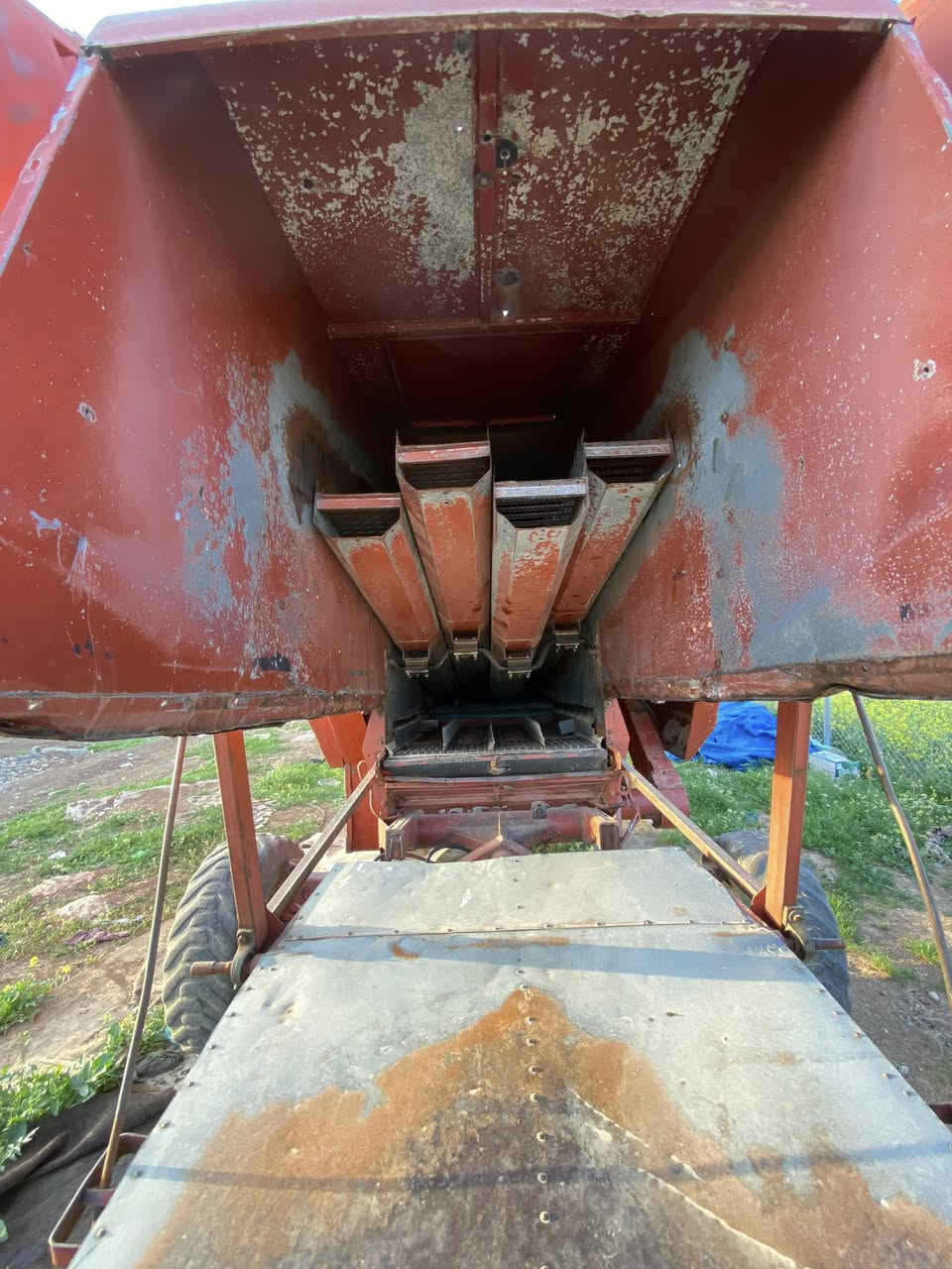 لاڤیردا 3400 بۆفرۆشتن کامل تعمیر تپلە ١٤ فوت شن نیوهولند گیر و مەکینەی بەشەرت شوێن چەمچەمال 
***********  ***********
