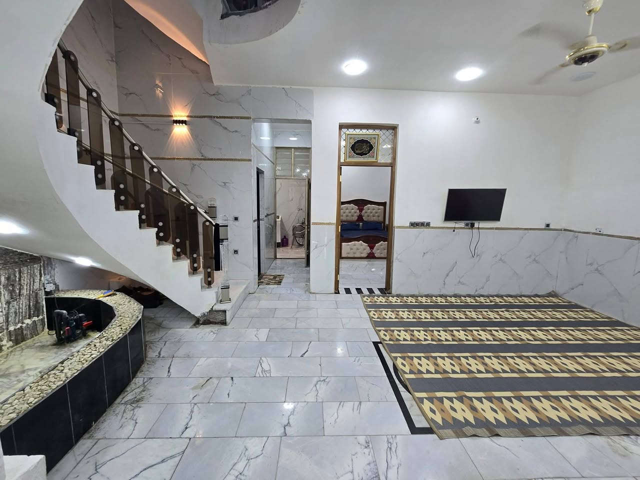 السلام عليكم
دار للبيع طابقين ونص بناء 2024 العنوان  قطاع 38 الشارع العام للاستفسار الاتصال على الرقم ***********
