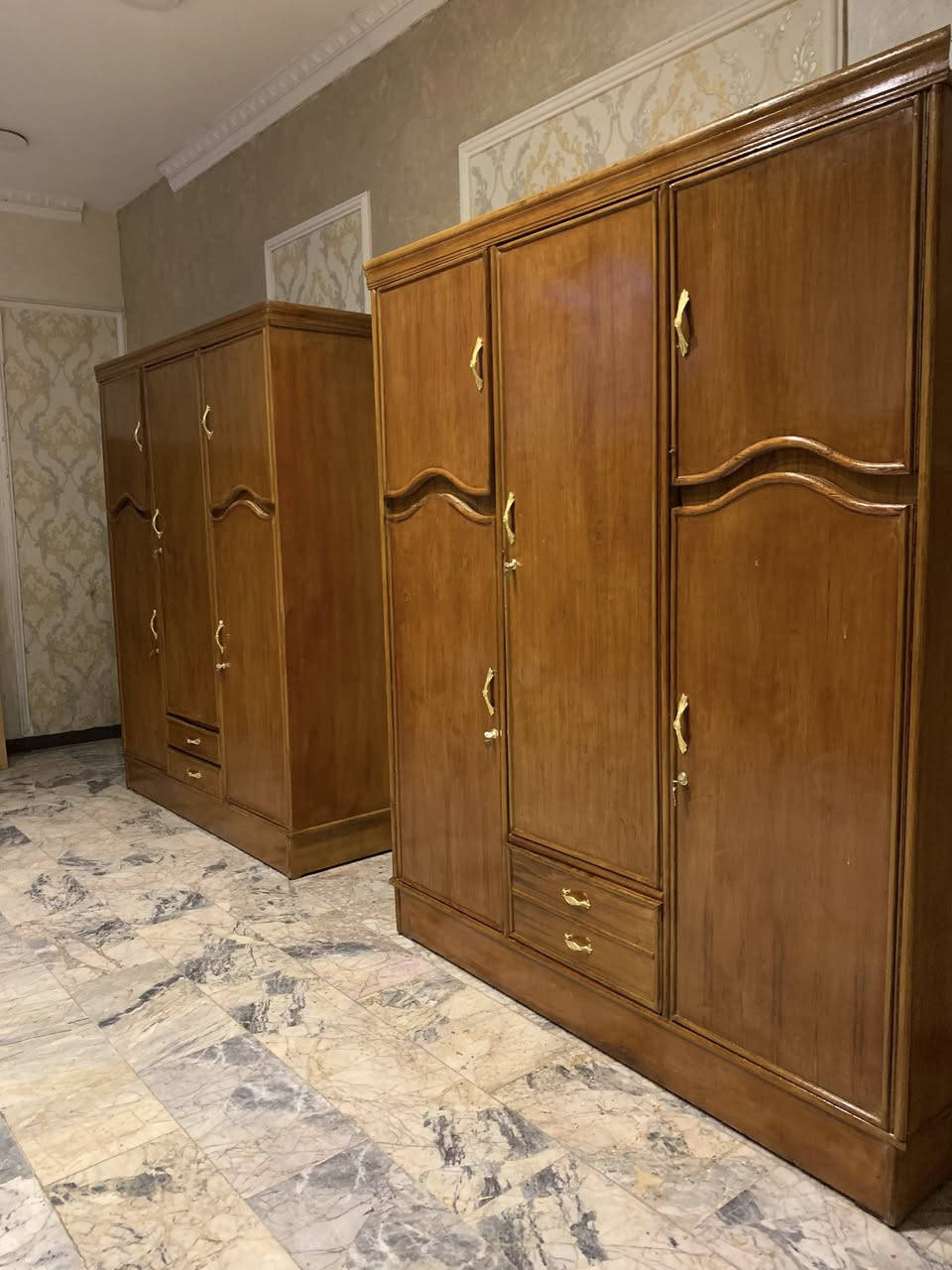 اترخص من مدير محترم كناتير عدد اثنان نضيفات جدا اي ضرار مابيه داخل وخارج صاج ضهر جرجوبه سعر كنتور واحد 140 رقم هاتف *********** بغداد مكلفه بالنشر السبب البيع اخذت كنتور اكبر
