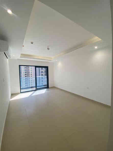 ✅ شقة جديدة زيرو للايجار 
📍المنصور - مجمع رويال ستي 👑
المساحة 161 متر
🌿 مجهزة سبالت وكاونتر حديث وسخان

✨التفاصيل: صالة واسعة
• مطبخ مجهز 
• غرفتين نوم واحدة ماستر
• خدمات صحية عدد 2 
• غرفة لوندري لغسل الملابس
• بلكونة بأطلالة داخلية جميلة
• بارك خاص 

مع خدمات عديدة داخل المجمع 
4 مصاعد سريعة وآمنة
🔑 بمقدم  شهرين فقط

للاستفسار او الطلب :
***********
