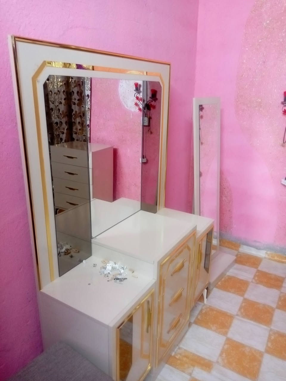 سلام عليكم ورحمه الله وبركاته
غرفه للبيع تركيا جديده ***********
