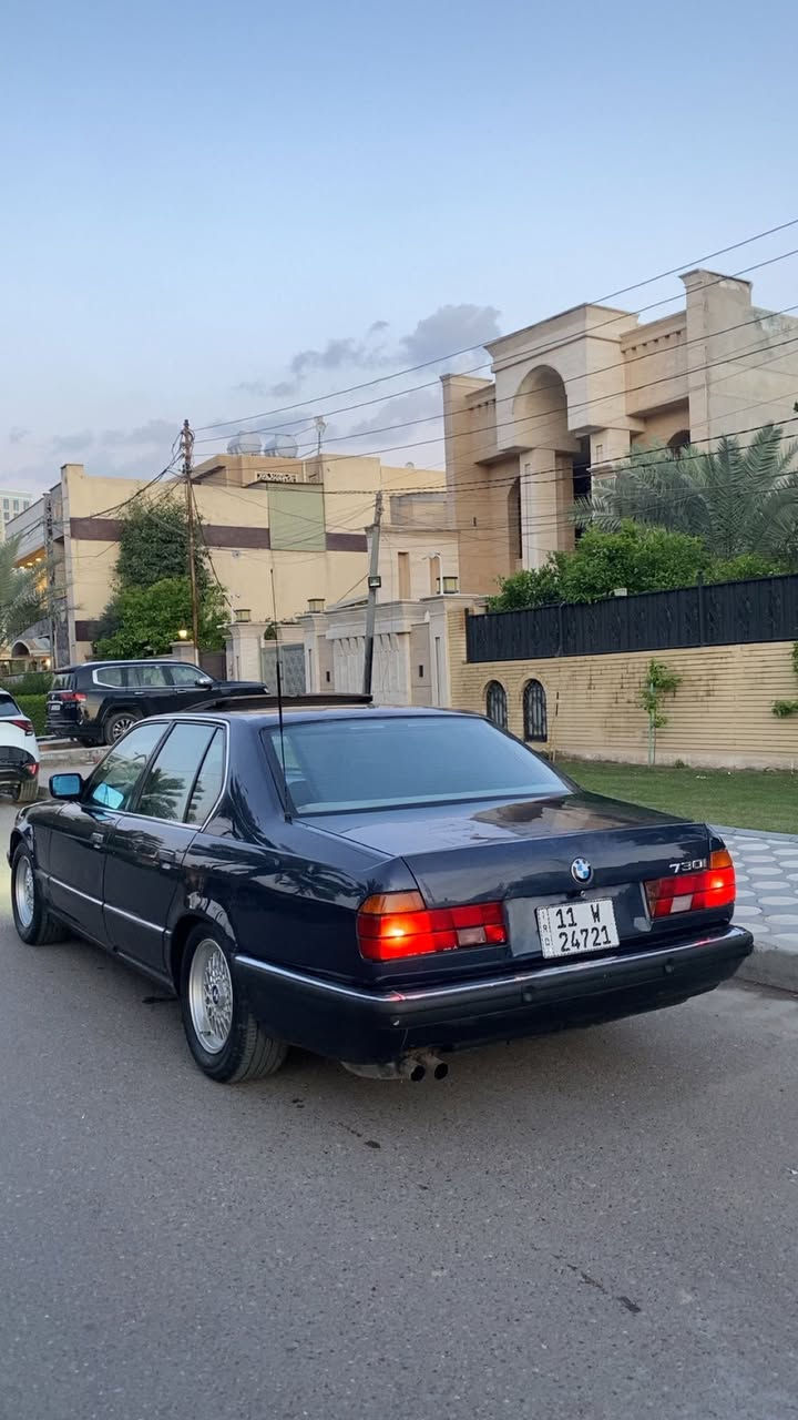 للبيع Bmw730 
سياره ٨ سلندر اصل 
موديل ٩٣ رقم بغداد الانكليزي باسمي تحويل مباشر سنويه لل٣١
مكينه كير ١٠٠/١٠٠
حداديه جديده 
تبريد شغال ثلج ويه السويج 
موصفات 
دبل ايرباك كمبيوتر دبل جكمجه 
سلايد رووف طكتين 
داخل جلد كارتير كهرباء رصاصي جديد
بطاين رصاصي صاج ملكي 
حساسي امامي خلفي 
برده خلفيه كهرباء 
بردات جانبيه رئاسي 
زراك امامي 
ويل خليه وتخم تاير جديد 
سياره جديده بمعنى الكلمه عليها ادامه كامله بدون اي نقص كلش قويه وناعمه 
مصبوغه حزام للجماليه مكفوله من الضربه والخايس 
السعر ٧٣$
مكاني السيديه حي الاعلام 
للاستفسار الاتصال على الرقم ***********
