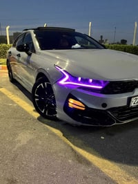 K5 GT لاين • ٢٠٢٢ • داخل أحمر