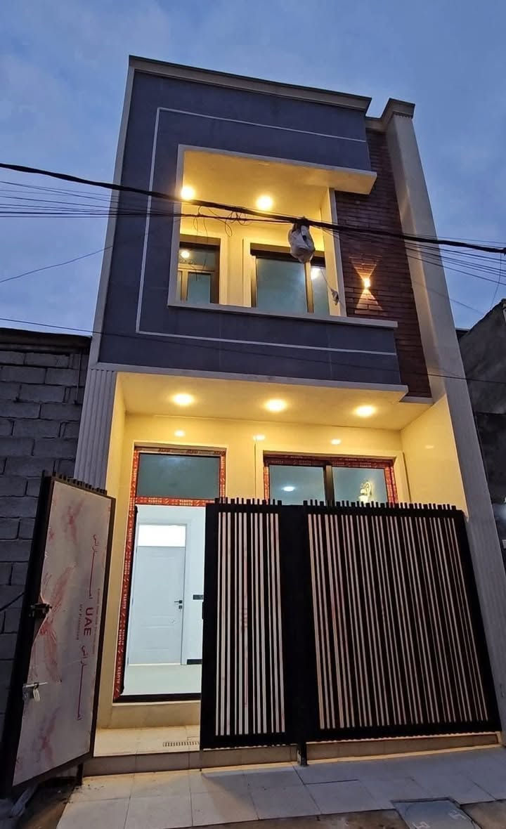 السلام عليكم
#حمورابــي_لوســاطةالعقار 🌹 
مشتمل للبيع 🏛️
مساحه ٥٠ متر واجهه ٤ نزال ١٢ ونص
حي الجهاد منطقة ديوان المخابرات 💯
يحتوي على ٣ نوم
ومطبخ واستقبال وخدمات عدد ٢ منور
تسليم مفتاح 🔑  
للأستفسار *********** ☎️واتس
