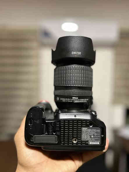 � للبيع – كاميرا Nikon D7200

كاميرا احترافية بحالة ممتازة، مناسبة للتصوير الفوتوغرافي والفيديو 🎥
🔹 العدسة الأصلية: 18-105mm
🔹 بطارية أصلية + شاحن
🔹 حزام كتف أصلي
🔹 ذاكرة (رام) مرفقة
🔹 استخدام خفيف جداً

الكاميرا جاهزة للتجربة قبل الشراء ✅
بسعر ٦٠٠ الف وبيهة مجال للشراي

📞 للتواصل: ***********
