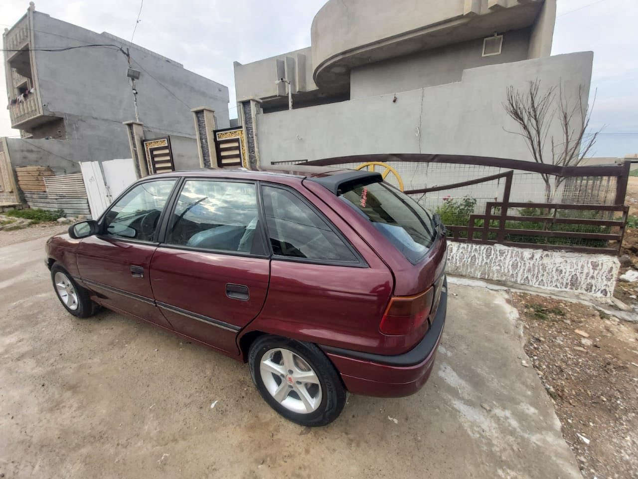 السلام وعليكم اوبل استرا 1992 مكينه 16 كوبون وتحويل موصل سيارة مال بيت ومصروف  عليها كير مكينه نضيف باتري جديد تدفئه فول مسجل شاشه عقل جديد ضفيره قبل فتره كلها سويتها مابيها نقص لايتات زينون سلف جديد  40$ ومجال رقم ***********📞📱
