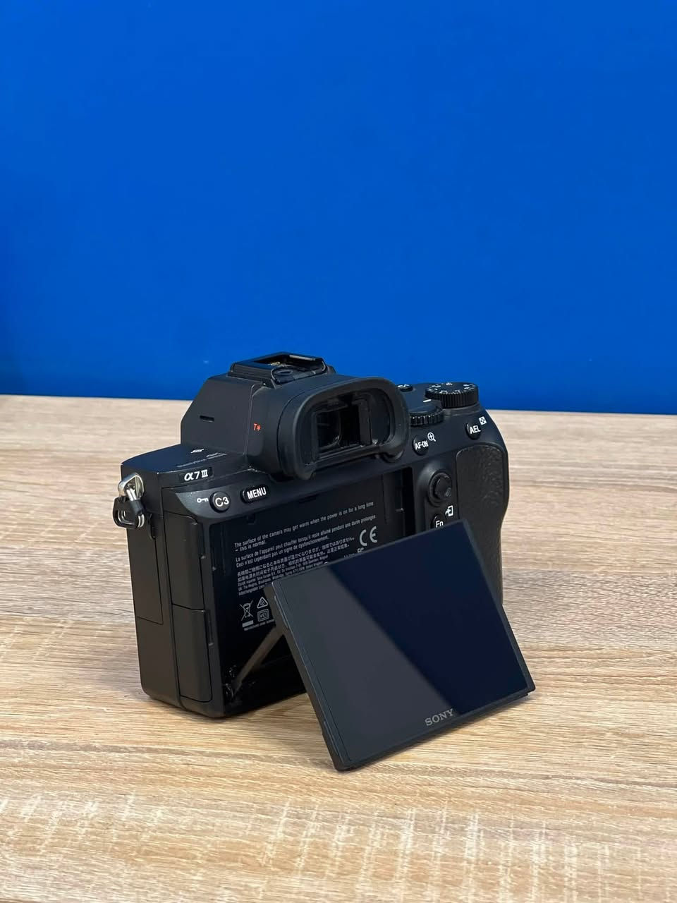 كاميرا  SONY a7III
full frame 
24.3 ميغا بكسل 
4K , 30 fps
نظافة 90‎%-95‎%‎

شترها ماعابر ال20k
تقريبا 18k وشوي 

مع كارتون وبطارية واحد فقط وجنطة كاميرا صغيرة هدية 

السعر 1 مليون و 200 وبيها مجال ان شاءالله 

مكاني النجف 
يوجد توصيل 

***********
