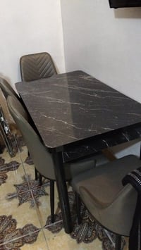 ميز وكراسي • نضيف • بغداد