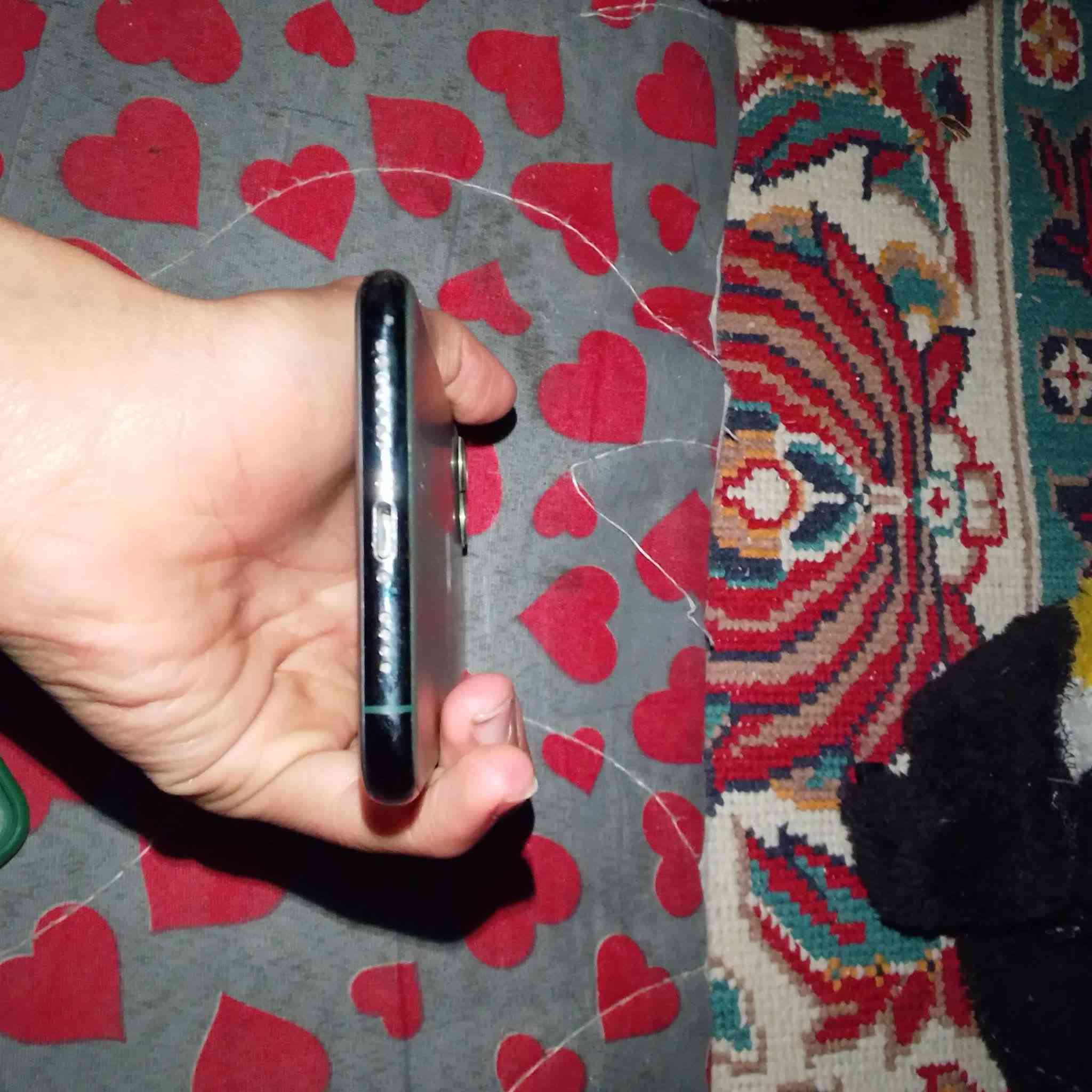 السلام عليكم عندي 11برو ماكس نضيف حيل شرق اوسط AAالجهاز شخط مابي بس مبدل بطاريه السماعه الفوك الفلاته متحركه بس عد ذني الجهاز وكال الجهاز مبدل بطاريه بل ربيعي ارقه بطاريه ولله الجهاز نضيف مات لله ذكره 64العنوان البلديات رقمي *********** السعر قيم أوخذ بس اليرض بي لله يرهم مراوس
