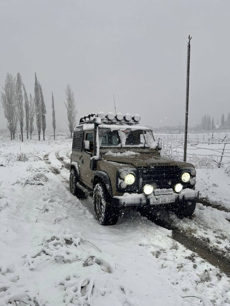 Land rover ‌defender
مودێل 2010  
                                                          هەموو گیانی بەشەرت   
                                                      تێبینی  سەیارەکە ئیرانیە 
                       ئەگەر موشتەرینی بو پسیارکردن تێلەفون مەکە
***********   
                            شوێن   بارزان
