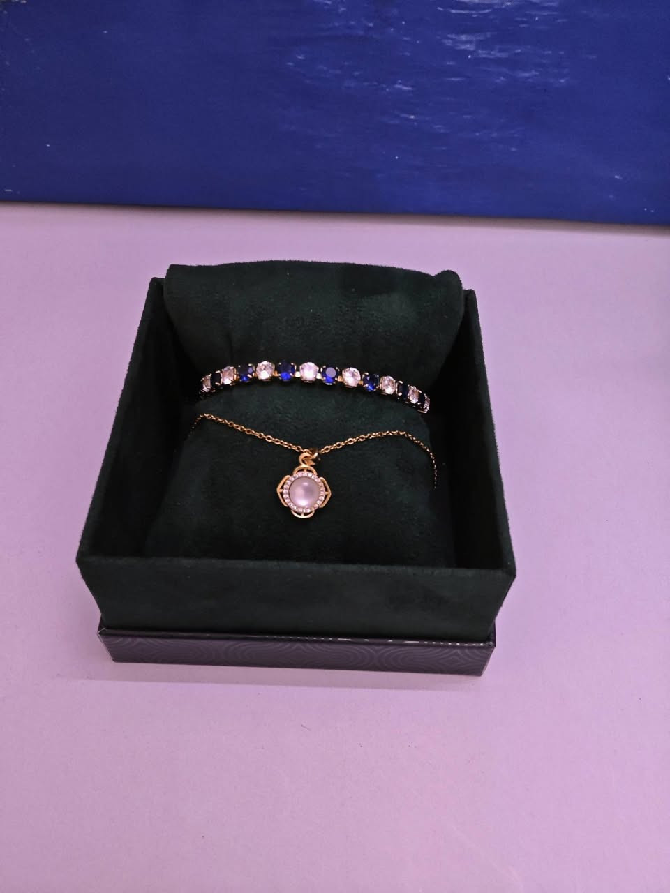 الفخامة مو لازم تكون بعيدة ولا غالية🖤
أهلنا في بسماية العزيزة.. صار الوقت ننهي حيرة الهدايا! 🛑🎁
كثير منكم يحير بمناسبة قريبة، أو يريد يهدي شخص غالي، ويشيل هم المشوار لبغداد، والوقت، والتكلفة، وفوقها الحيرة بنوع الهدية وتغليفها.
في HY.Art، حلينا لكم المعادلة الصعبة:
✅ قطع إكسسوارات راقية: (سوارات، قلايد، محابس) بموديلات مختارة بعناية.
✅ تغليف ملكي مجاني: علبة سوداء فخمة + ورق قش + كارت إهداء "للغالية".
✅ توصيل سريع: لباب عمارتكم داخل بسماية
للحجز أو الاستفسار، تواصلوا معنا عبر رسائل الصفحة 📥
أو اترك تعليق بكلمة "تم" وتوصلك التفاصيل.
عروض الافتتاح كلش حلوة ومناسبة لا تضيعها
للطلب عن طريق الانستا
hyart.store
https://www.instagram.com/hyart.store?igsh=MXgzdXl0ZzdkbnptNw==


**إذا كنت صاحب هذا الإعلان وتريد حذفه لأي سبب، رجاءا أرسل رسالة إلى الدعم الفني**