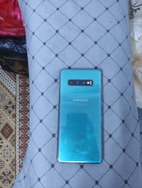 عندي هذ مبايل سامسونك10بلاس .  مكاني بغداد بلديات 07775886693   واتساب...