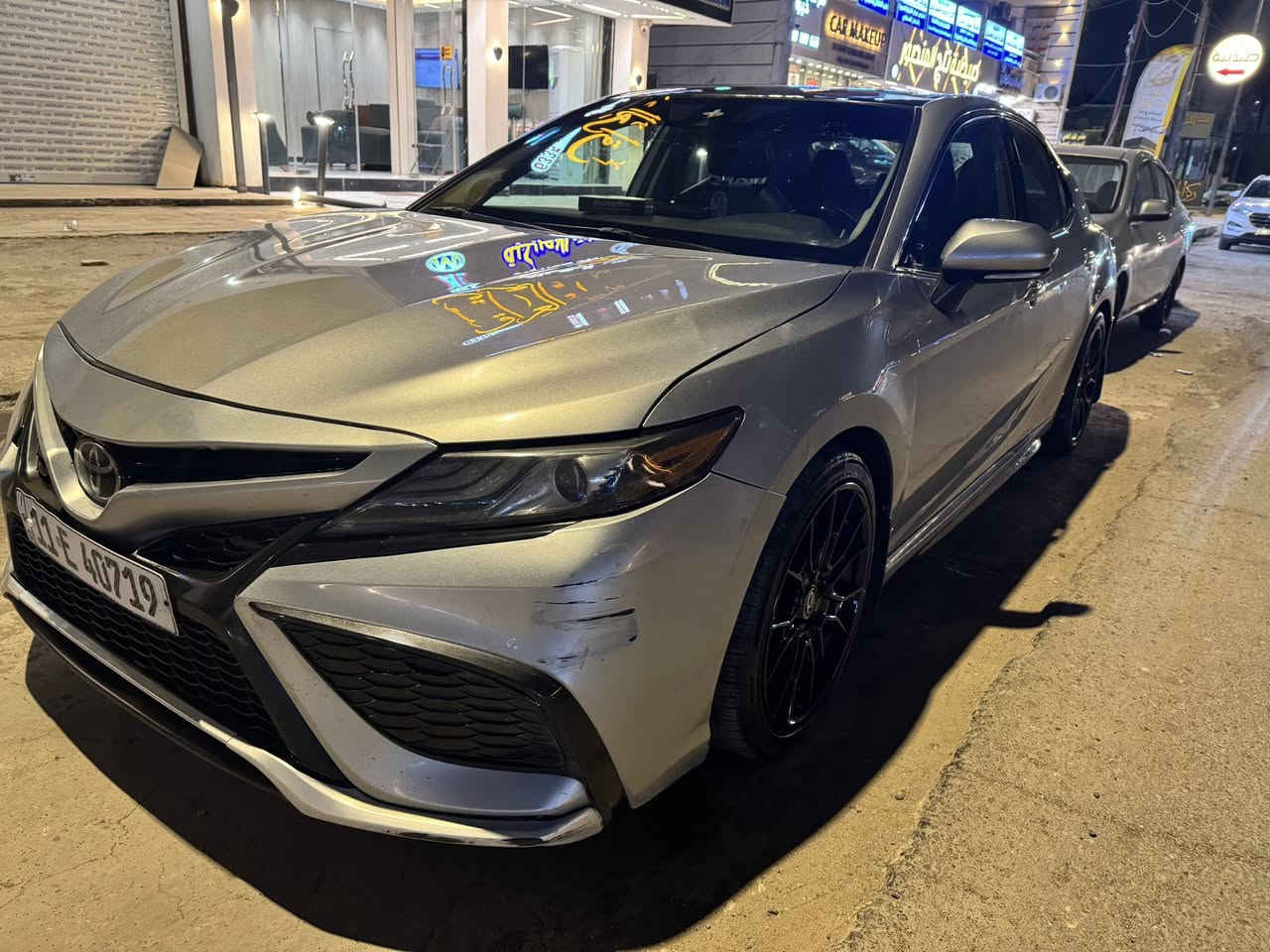 السلام عليكم .. كامري موديل 2021 XSE فول 1/1 وارد امريكي وصور الحادث مرفقة بالمنشور  بصمة تشغيل كراسي كهرباء 4 كامرات رادار امامي وخلفي وجانبي كشنات جلد تدفئة وتبريد بالكشنات شحن واير ليس تبريد قطعتين حساس امامي خلفي تدفئة بالستيرن سايد بريك بصمة سستم سماعات jBL مكينة 2500 وبعد هواية مواصفات اخوان سيارة كير مكينة صدر كلة بشرط  ماشية 64 الف مايل .
السعر 173 ورقة وبيهة مجال مكاني بغداد المنصور  .
سيارة رقم بغداد معوقين شرط الوكالة 
حادثها كما موضح بالصور صبغ جاملغات خلفية وقبق صندوك
اتصال ***********
  واتساب ***********
