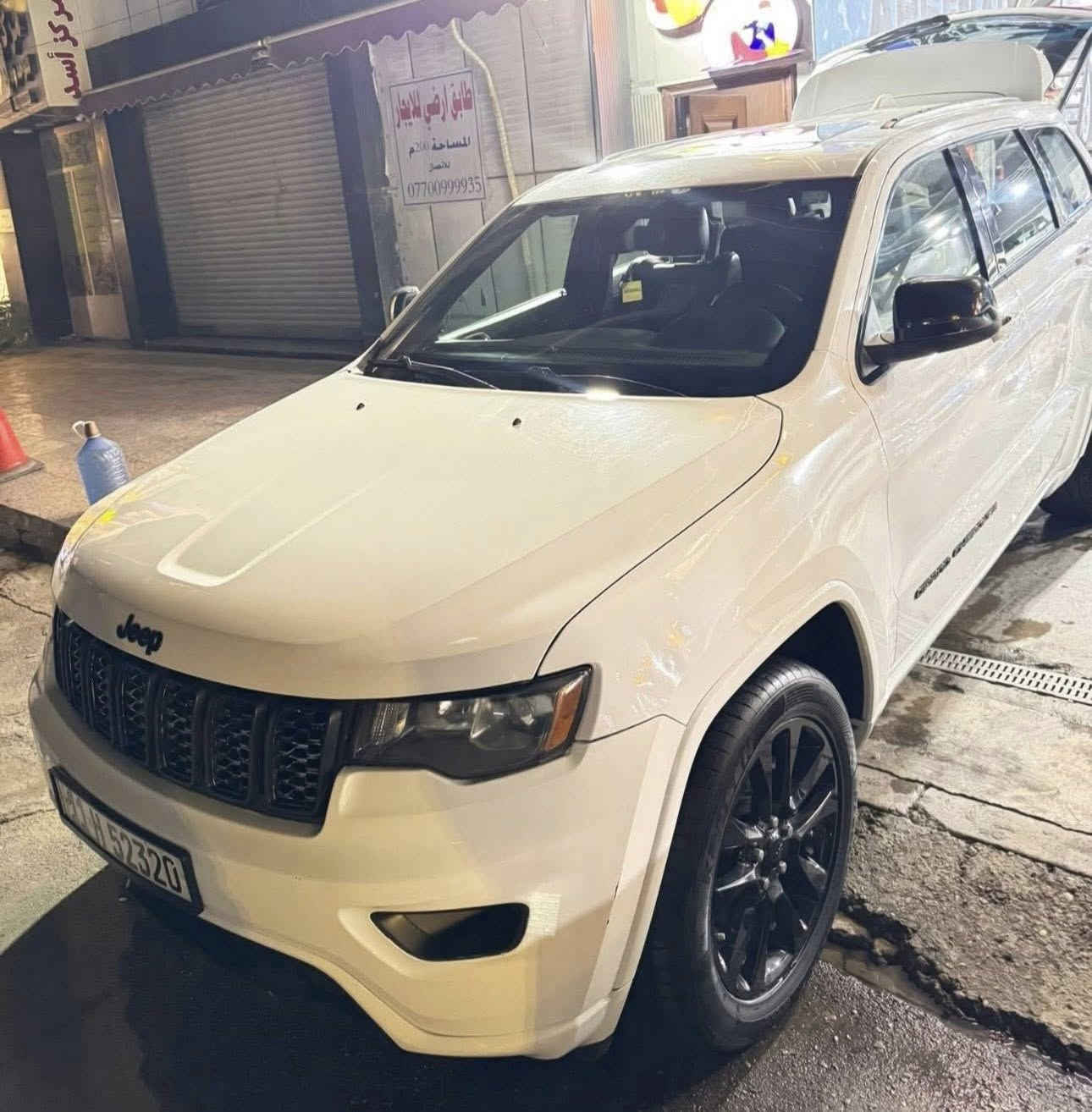 جيب كراند شيروكي امريكي
موديل 18 لون ابيض رقم بغداد

مواصفات 
محرك  V6 3.6
بانورامـا 
ماشيه 85الف
قطعتين تبريد
كشن سايق كهربائي 
كشنات تدفئه + تبريد 
ويل 20 اسود
ستيرن تدفئه + تبريد
صندوك كهربائي 
وبيها خير مواصفات 

# الضرر موضح بالصور وسونار  # السعر 233

موقع بغداد رقم ***********
