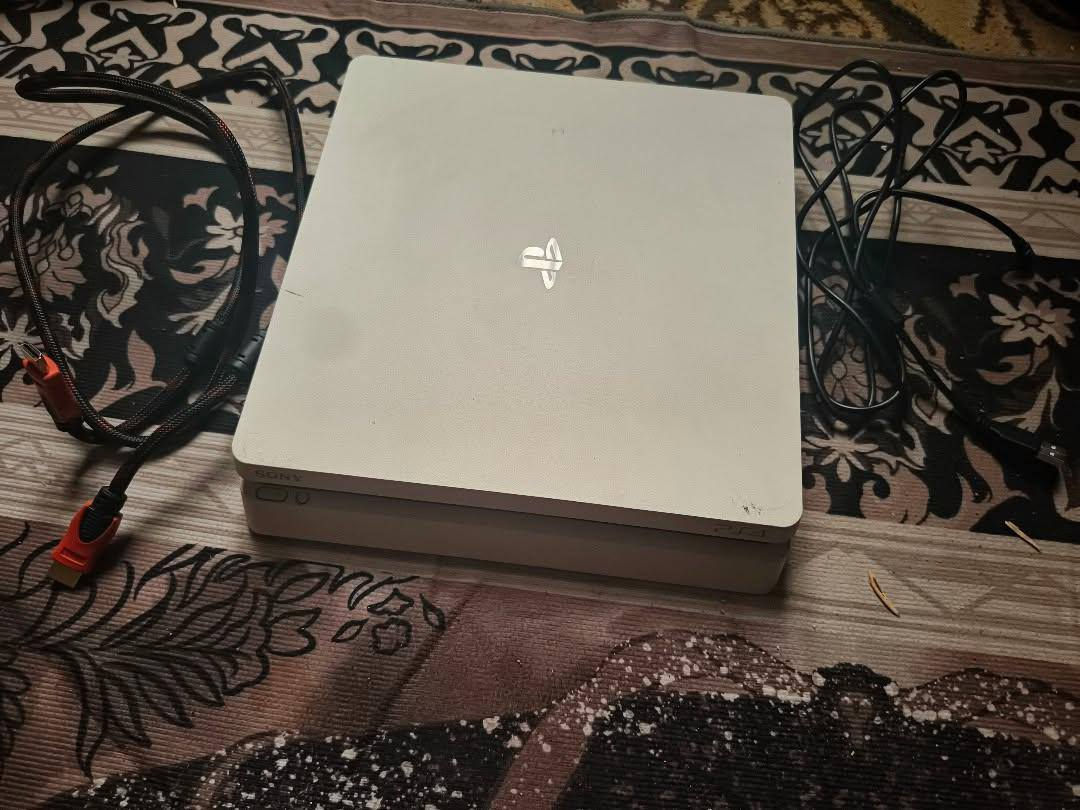 السلام عليكم بلي فور مهكر جديد وكامله محلقاته نضيف كلش ما صالي شهر من اخذته فقط خربان بي الR2 مال جوستك الاصلي 
@إشارة 
يو بي اس 850VA 
السعر 280 
الرقم ***********
