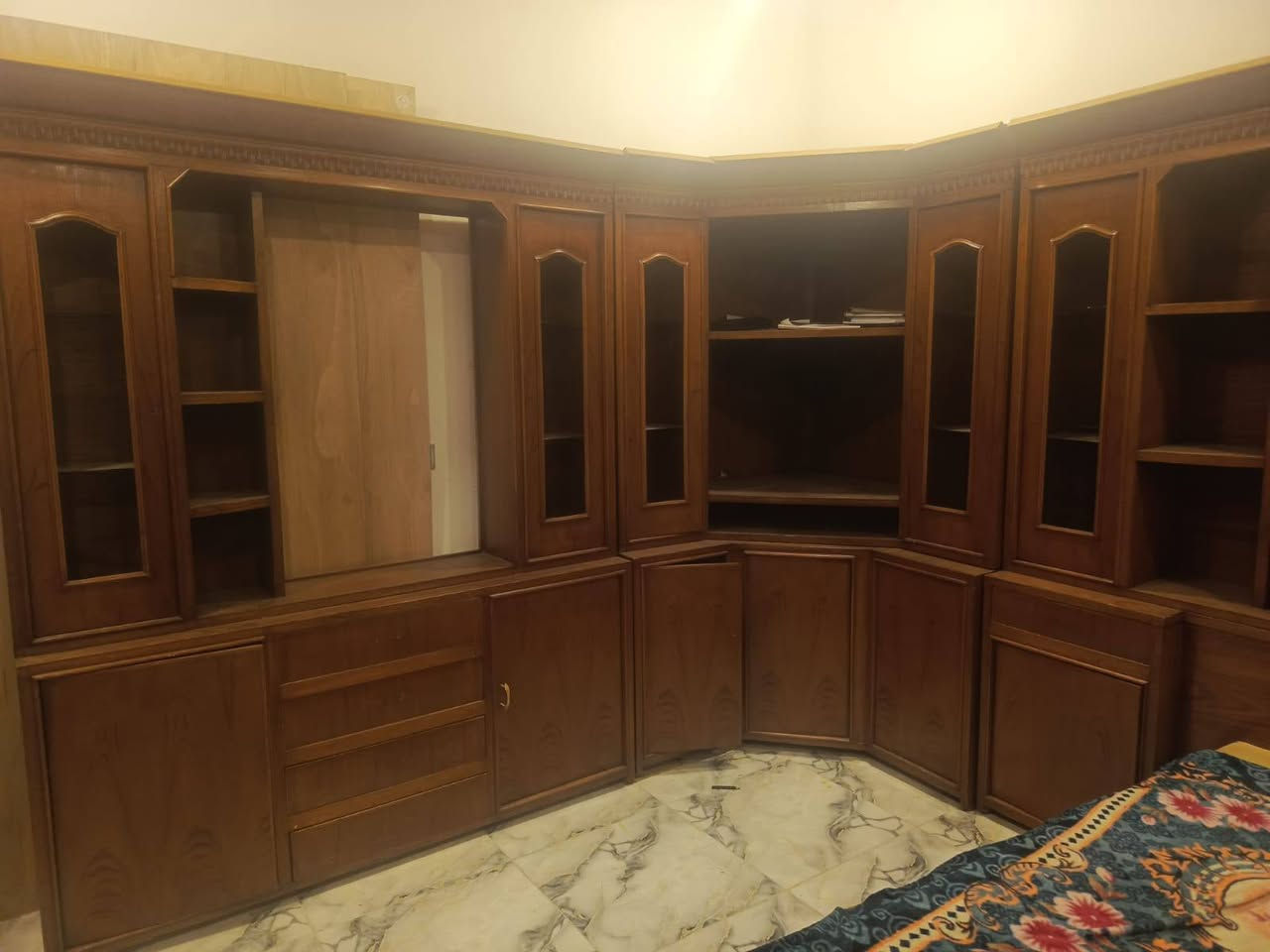السلام عليكم غرفه صاج ديوان السعر .مليون. بيه مجال نقص جام وتلميع تستلمه جاهز.
. ***********.
