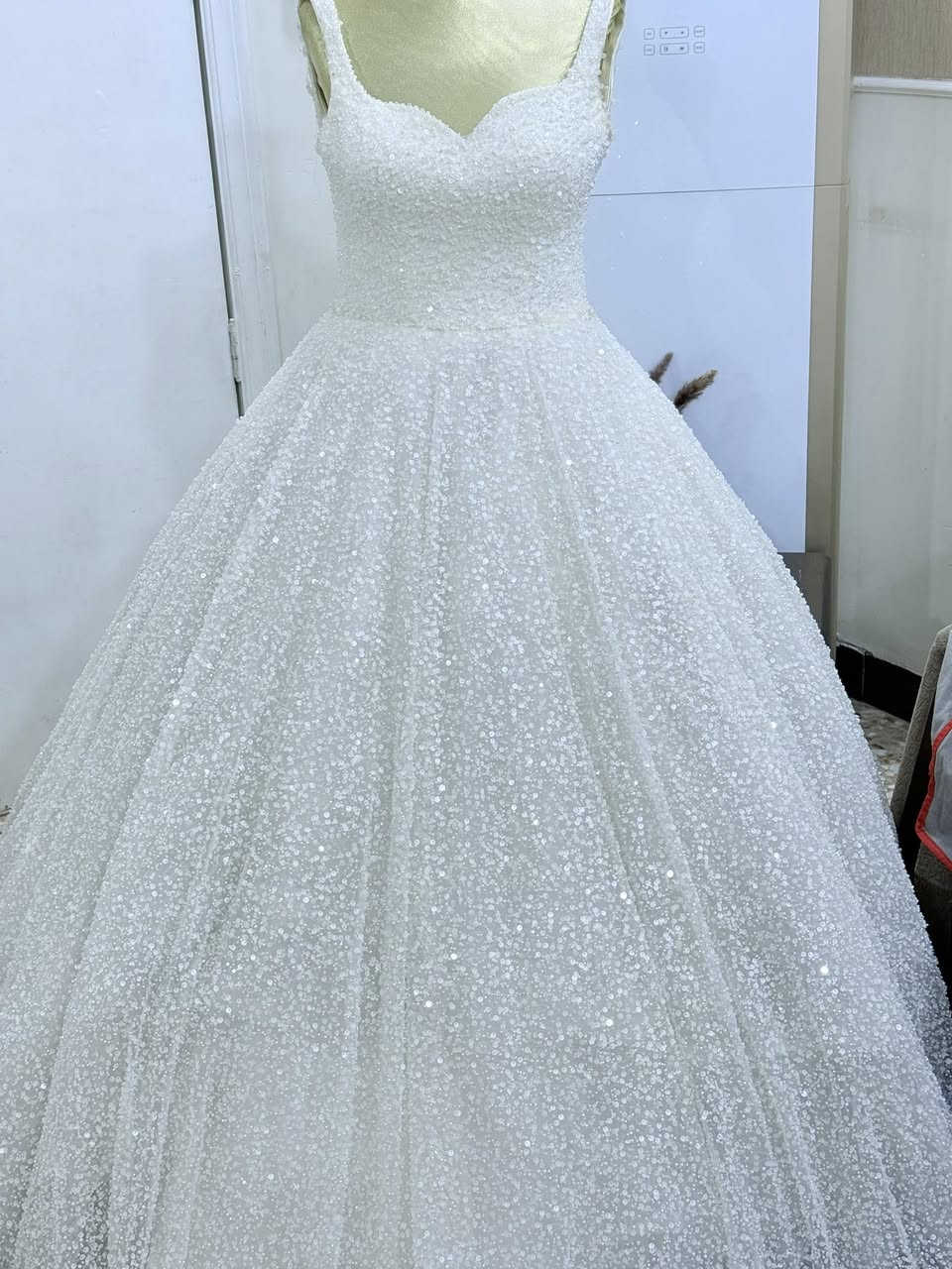 بدلات للبيع جدد اكو ابد مملبوس او اكو قليل ملبوس للاستفسار
***********
