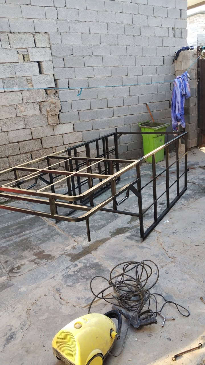 حجر للبيع ابو الفره جديد مشدود لباب العنوان بغداد سبع قصور ***********
