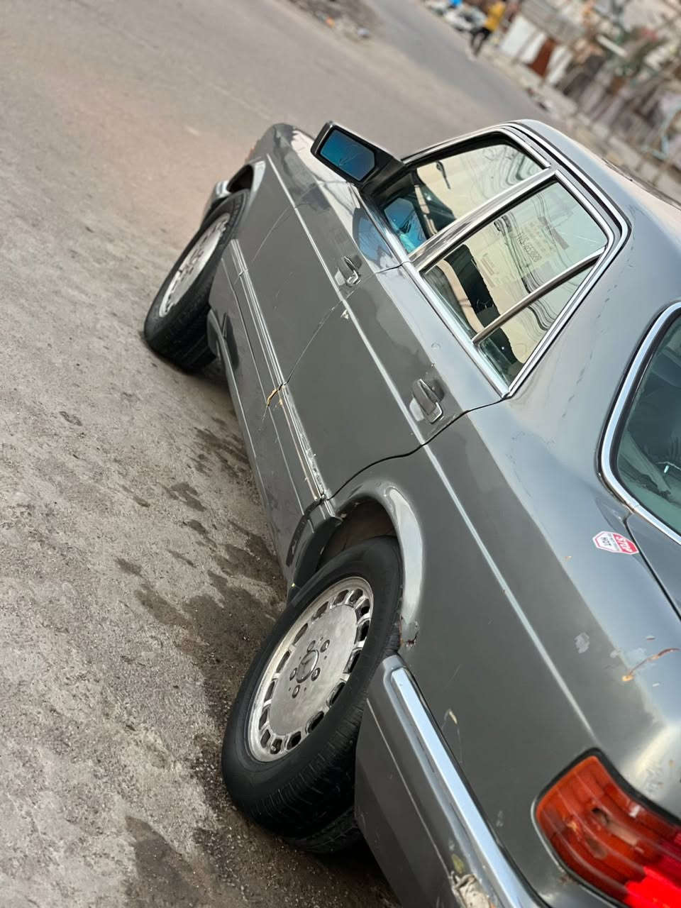 السلام عليكم مارسدس للبيع موديل ١٩٨٧
رقم بغداد جديد مكينه في في تي جدد تبريد ثلج 
كهربائيات كلها شغاله فتحت القامه شغاله طكتين 
بيها جراد لاخياسات ولا ضربه يراد فقط صبغ 
تخم تاير 
 مكاني بغداد الحسينيه مال راشديه 
 سعرها ٤٨وبيها مجال 
***********
***********
