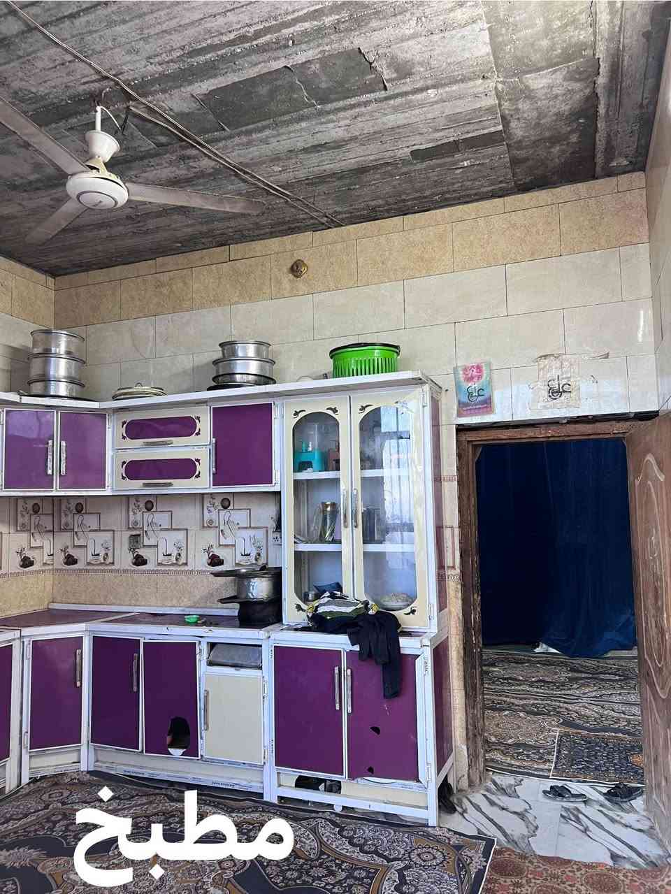 سلام عليكم بيت للبيع ومساحه 200متر
واجهيه عل شارع وره ملعب الحاوي 
بيت جاهز لاستفسار ***********
