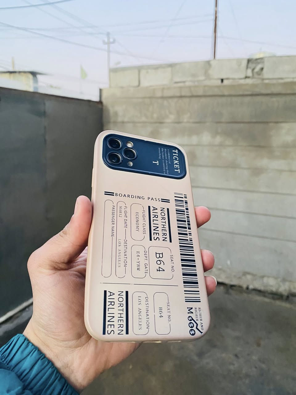 ايفون 11 برو ماكس كل عيب مابي الجهاز مثل ما موضح بل صورة نضيف بس الضهر مكسور فيس ايدي شغال كلشي بي شغال مبدل شاشة اصلية وبطارية اصلية الجهاز مال بيت السعر 175 الف وبي مجال الشراي يتصل ***********
