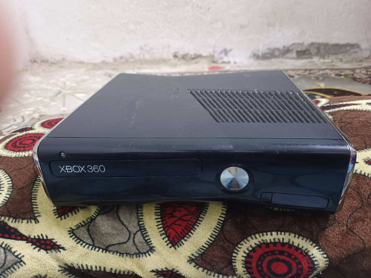 السلام عليكم عندي هذا اكس بوكس 360 نظيف كلش مهكر بي 38 لعبه من ضمنهن جي تي اي 5 كلشي مابي سعره 120 مكاني ناصريه قرب مستشفى تركي رقم هاتف *********** متواجد واتساب
