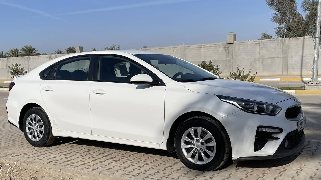 للبيع أو المراوس – كيا سيراتو خليجي
🔹 الموديل: 2021
🔹 الرقم: أربيل جديد
🔹 المواصفات: عادية
🔹 ماشية:81 ألف
🔹 المحرك: 1600 
🔹 الحالة: سيارة جديدة ونظيفة جداً
📍 المكان: واسط – الزبيدية
📞 رقم الاتصال: ***********
