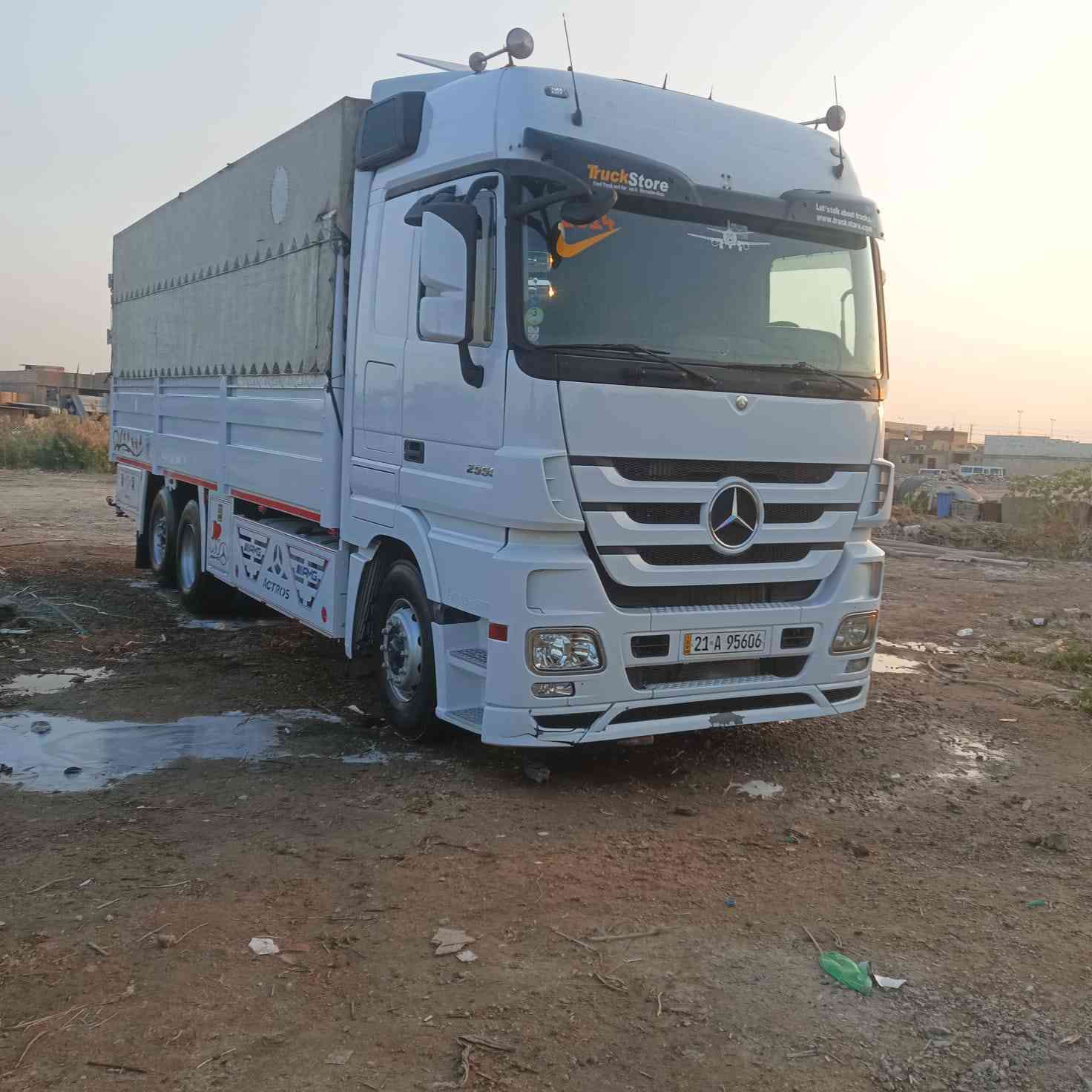 سلام عليكم سياره موديل 2004 سنويه 31 فحص وهزه جديد موصفات ريتايدر خمس طكات/ليزريات/ثلاجة/دبل مناميه/حجم 2550/محدثة جمالية/السيارات خير من الله /لاتصال على هذا الرقم/***********/////***********
