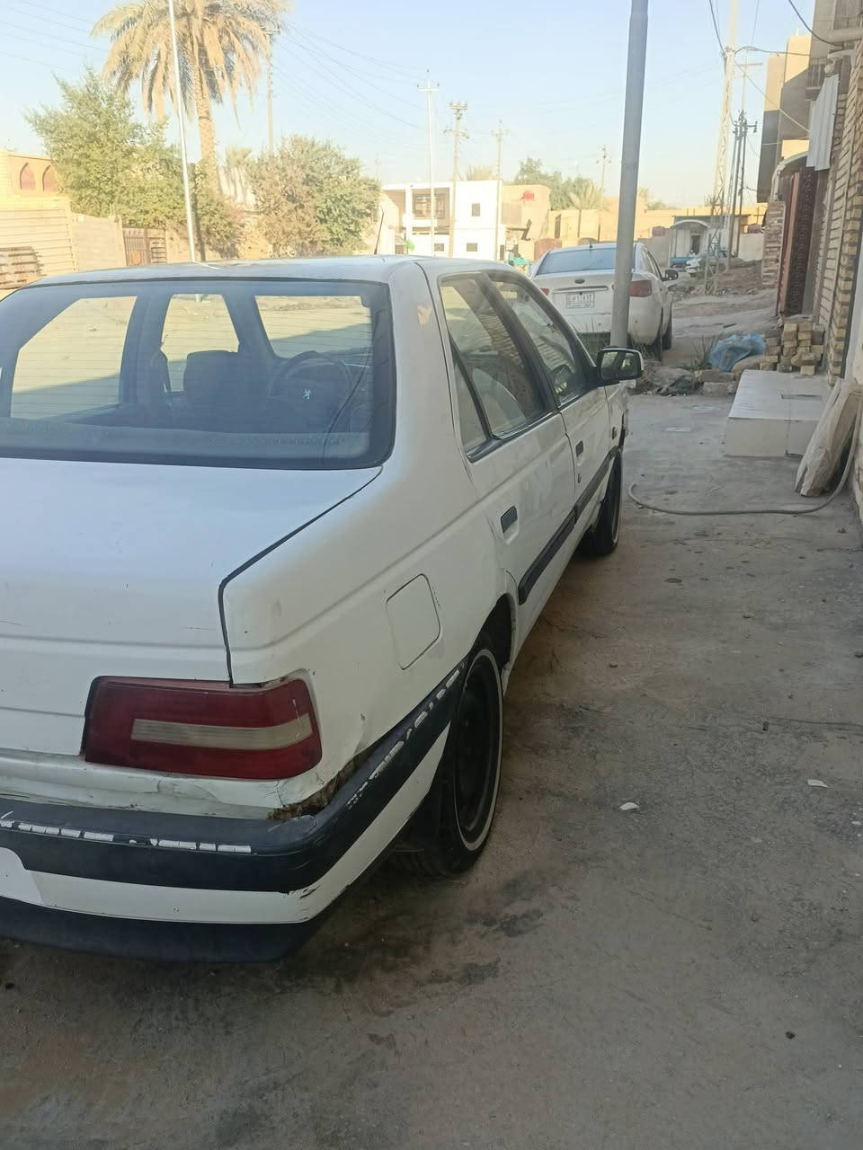 سلام عليكم اخوان بيجو 405 للبيع موديل 2013 رقم بغداد بسمي مكفوله من الصبغ ماعدى نص جاملغ خلفي فقط عوزه ترتيب شويه موضح كلشي بالفيديو مكينه وكير مكفولات تبريد تدفئه شغالات ترايك وين ميعجبك السعر 32 وبيه مجال مكان السياره ‏‪كربلاء طويريج هاتف ‏‪***********‬‏ سيد علي
