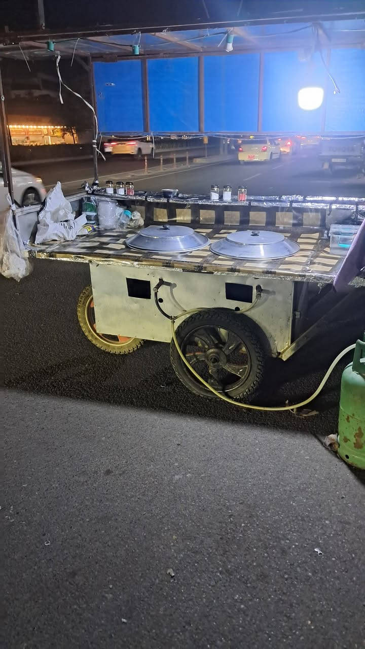 شباب يوجد لدينا عربانة لبلبي نضيف
السعر 350 
للاستفسار الاتصال على الرقم 
***********
