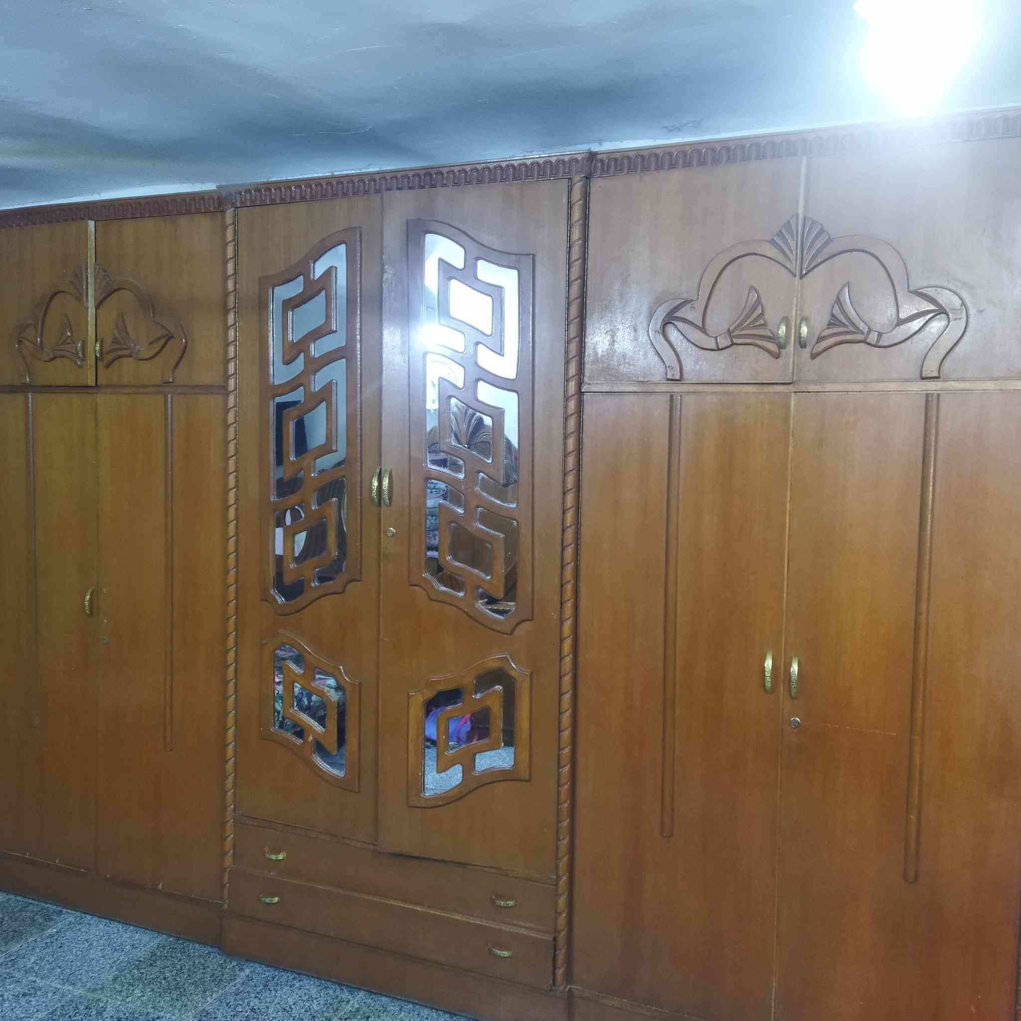 سلام عليكم غرفه اخشاب مستعمله للبيع السعر 650الرقم ***********
